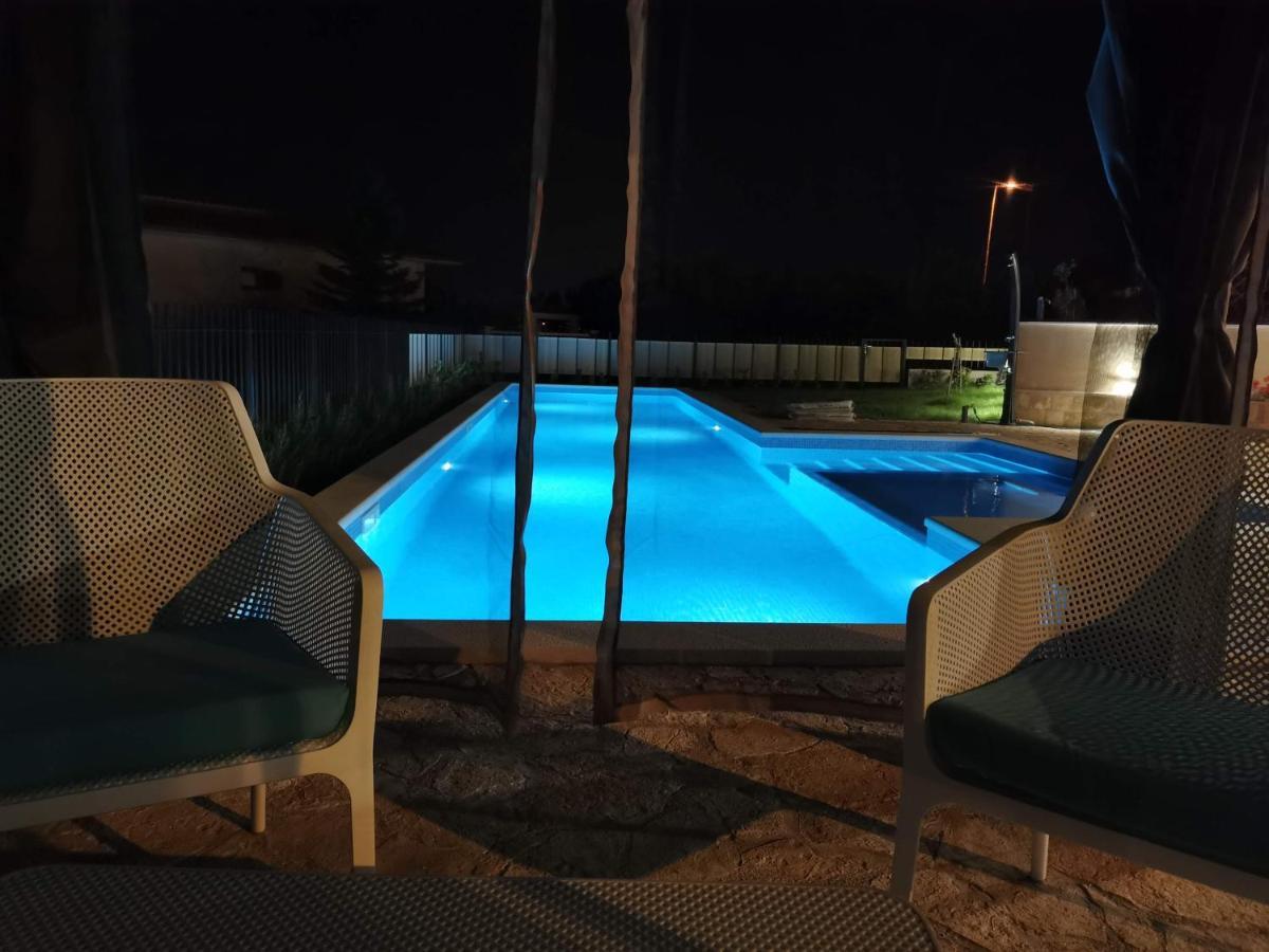 Villa Mater - Luxuriously Equipped Villa With A 15M Long Swimming Pool Žrnovnica Extérieur photo