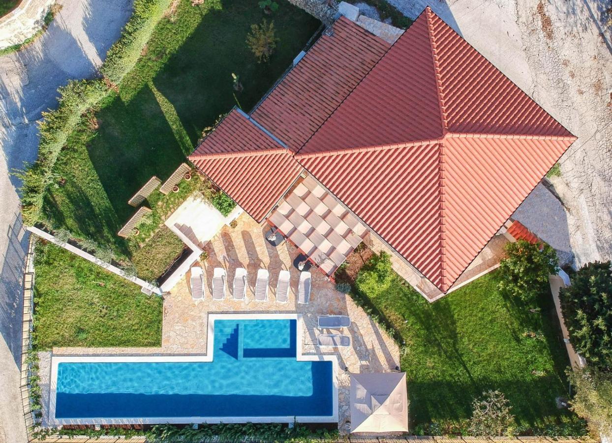 Villa Mater - Luxuriously Equipped Villa With A 15M Long Swimming Pool Žrnovnica Extérieur photo