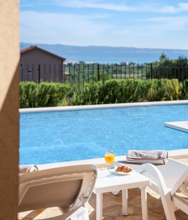 Villa Mater - Luxuriously Equipped Villa With A 15M Long Swimming Pool Žrnovnica Extérieur photo